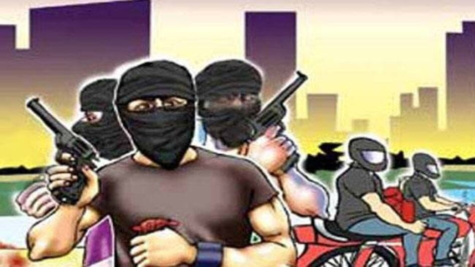 पॉश कॉलोनी में लूट – कारोबारी की बेटी बंधक, जेवर–नकदी सहित कार लेकर फरार हुए बदमाश।