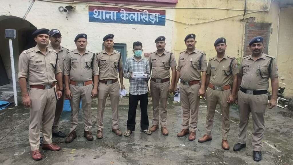 लूट की घटना को अन्जाम देने वाले शातिर आरोपी को केलाखेड़ा पुलिस ने दबोचा।