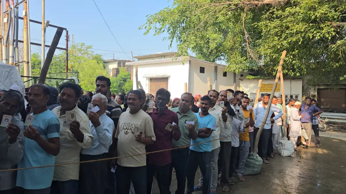 किच्छा व सिरौली कला नगर पालिका में मतदान जारी, वोटरों में भारी उत्साह।