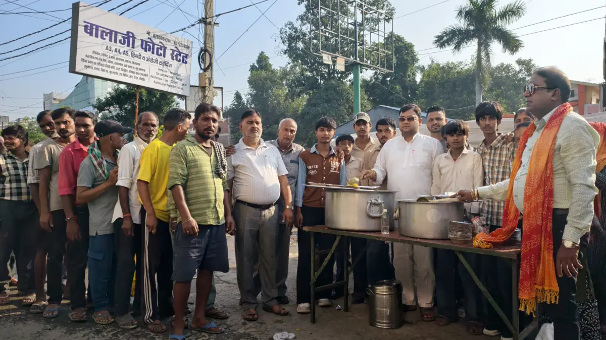 प्रमोद मित्तल एडवोकेट ने गांधी जयंती पर महात्मा गांधी जी की प्रतिमा पर किया माल्यार्पण।