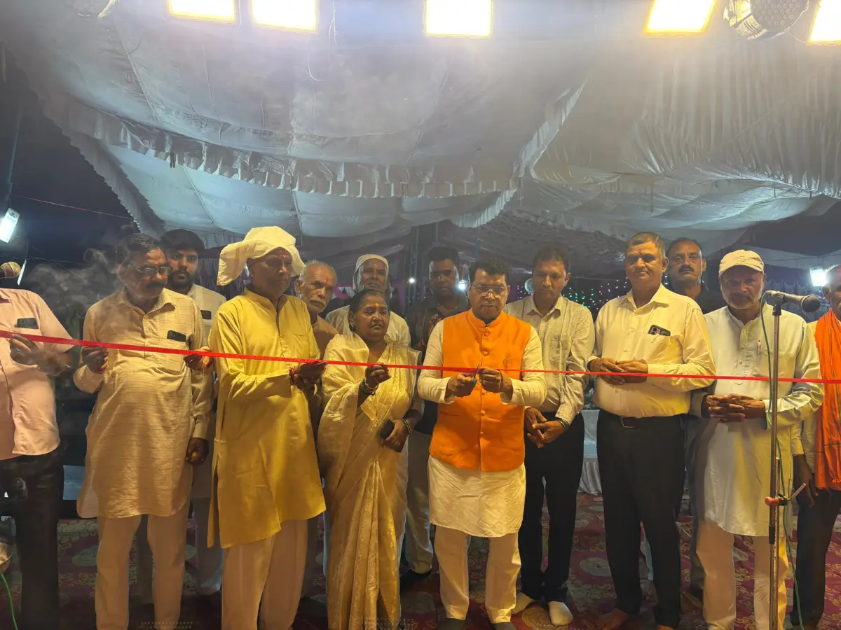 भदईपुरा रामलीला मैदान में फर्श निर्माण कार्य का विधायक शिव अरोरा ने किया शिलान्यास।
