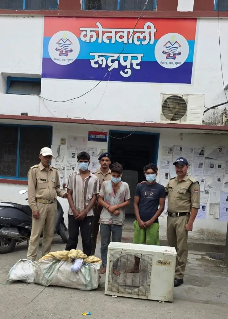 पुलिस ने चोरी की घटना का किया खुलासा, 03 आरोपी गिरफ्तार।