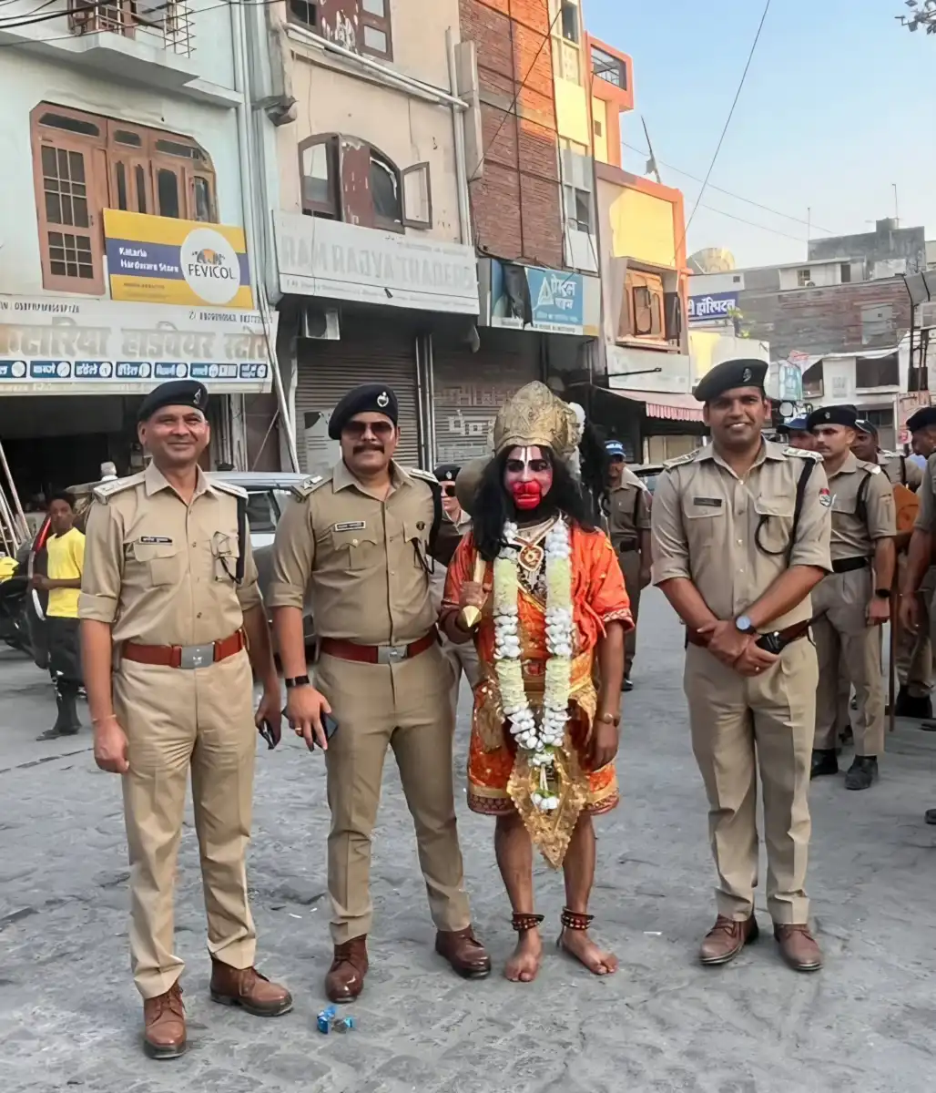 दशहरा पर्व के दृष्टिगत एसएसपी अजय गणपति ने किया रुद्रपुर बाजार क्षेत्र का स्थलीय निरीक्षण, सुरक्षा एवं यातायात व्यवस्था का लिया जायजा.