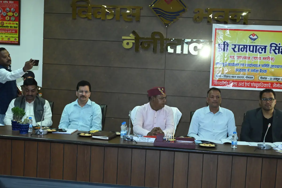भीमताल में नैनीताल जनपद की समीक्षा बैठक सम्पन्न, अंतिम छोर पर खड़े व्यक्ति तक पहुंचे योजनाओं का लाभ : रामपाल सिंह