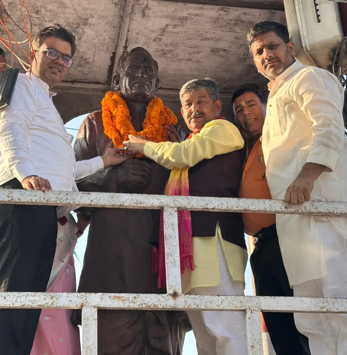 नवनियुक्त राज्यसभा सांसद दिनेश आर्या का किच्छा में भव्य स्वागत, भाजपा कार्यकर्ताओं ने फूल-मालाओं एवं अंगवस्त्र भेंट कर किया अभिनंदन।